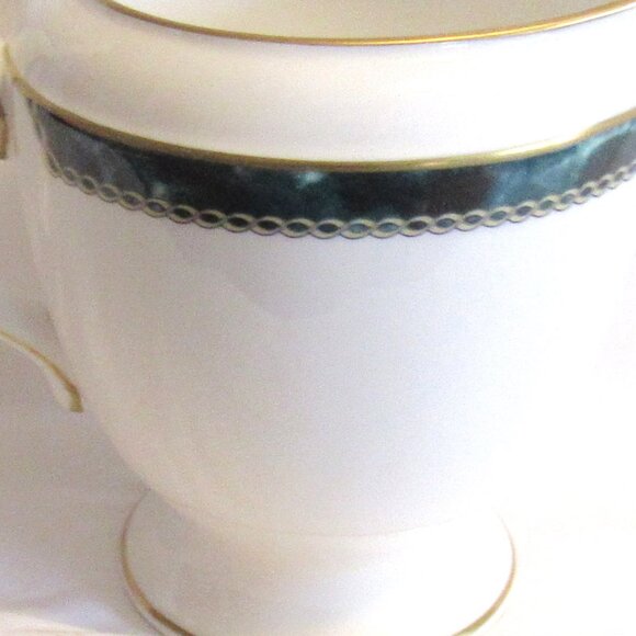 Royal Worcester Medici Green Creamer,  Made in England, Gold Gilt Trim      J121 - Picture 4 of 5